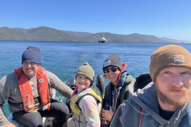 Tantrum No.1 crew heading to shore